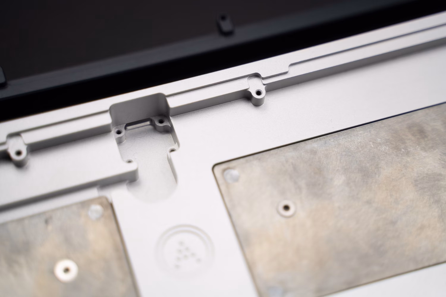 Brutal v2 65 internals screw